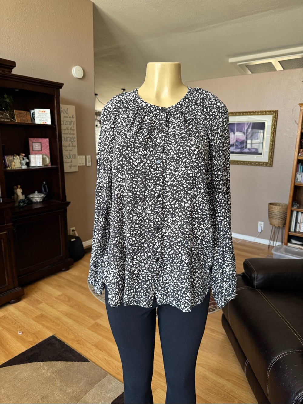 Universal Thread black & white printed button down the front blouse-size L